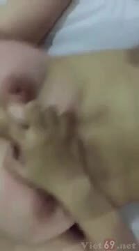 Em mút cu miệt mài đến khi bắn đầy miệng