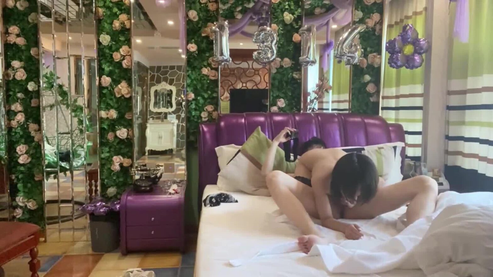 Xoạc vợ dâm đãng đủ tư thế cực phê nước dâm sàn